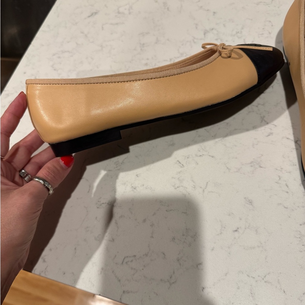 CHANEL Ballet Flats Womens Size 40 Black beige Cap Toe CC Logo Classic 
size 9 - Picture 3 of 5